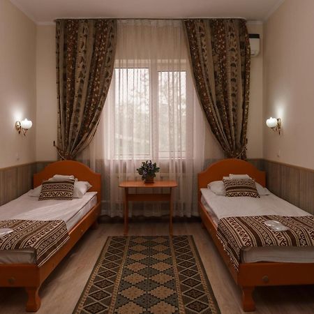 Alpinist Hotel Бішкек Екстер'єр фото