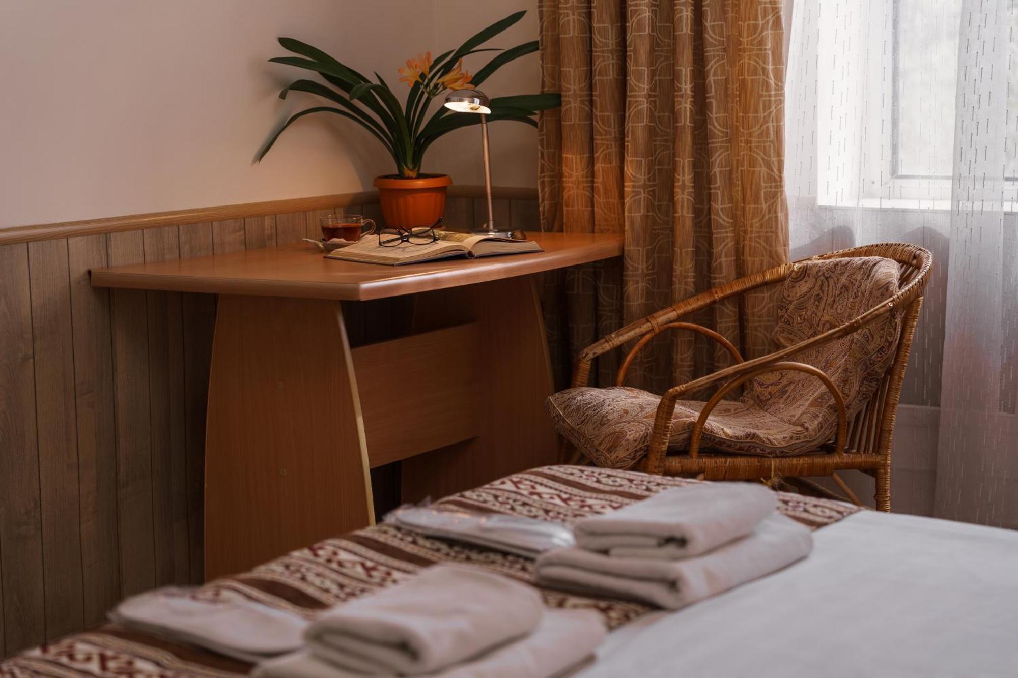 Alpinist Hotel Бішкек Екстер'єр фото