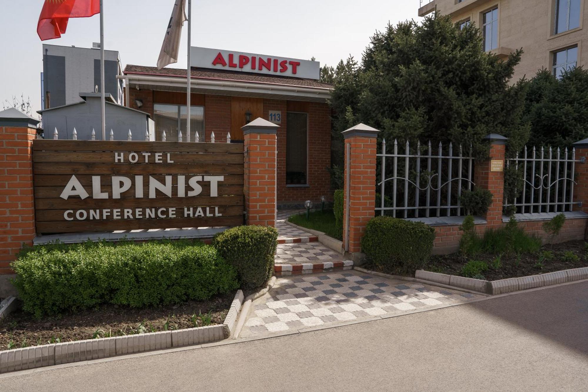 Alpinist Hotel Бішкек Екстер'єр фото