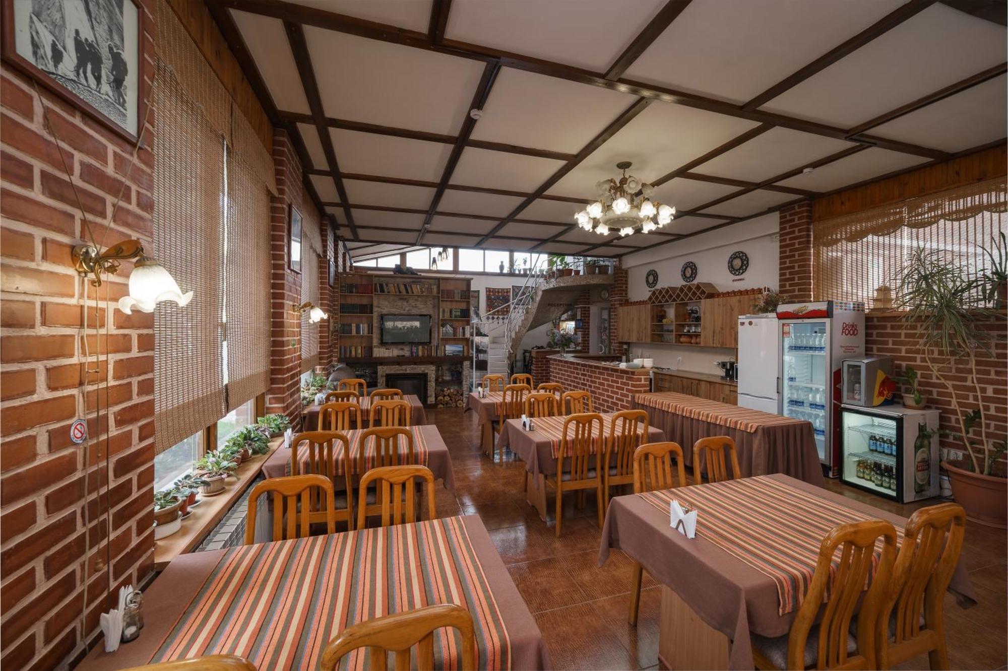 Alpinist Hotel Бішкек Екстер'єр фото