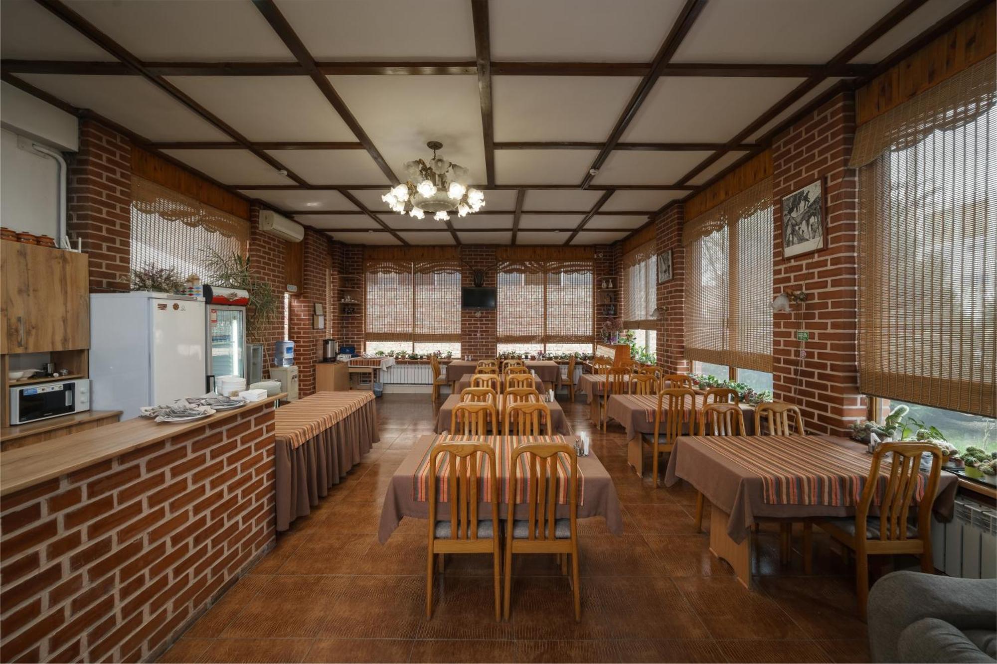 Alpinist Hotel Бішкек Екстер'єр фото