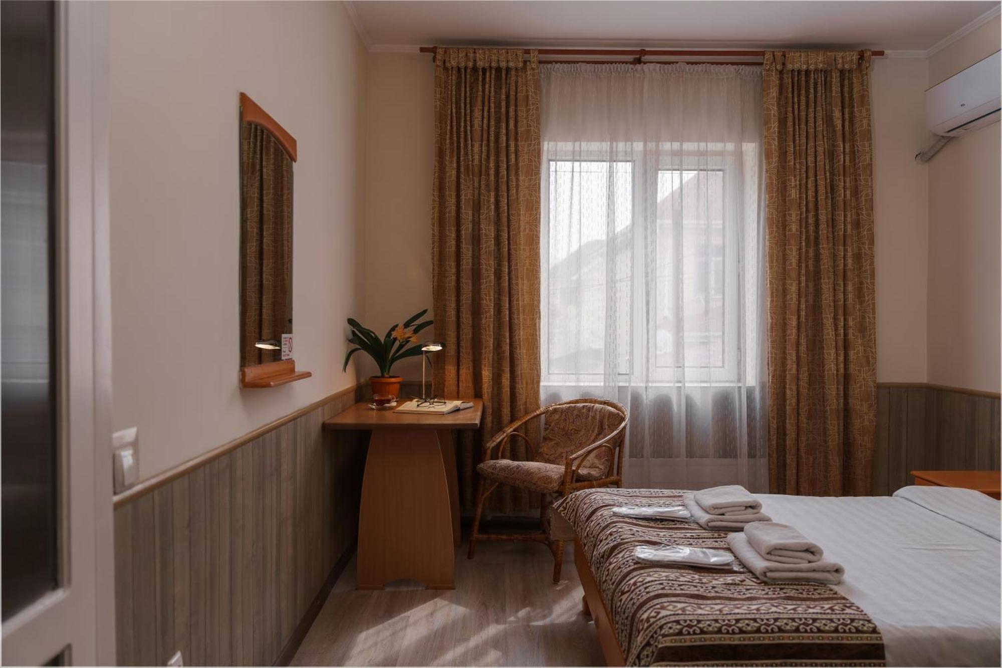 Alpinist Hotel Бішкек Екстер'єр фото