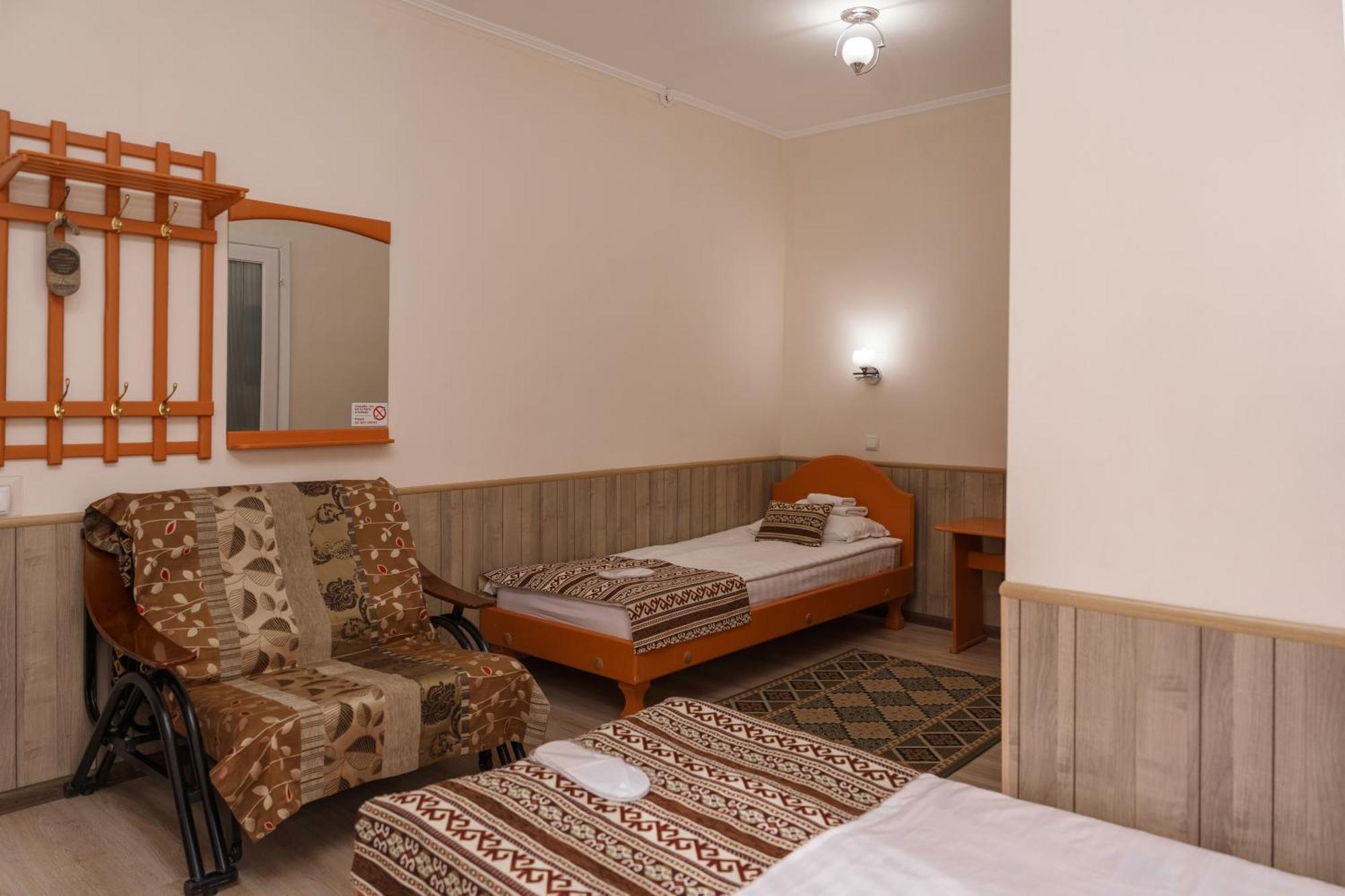 Alpinist Hotel Бішкек Екстер'єр фото
