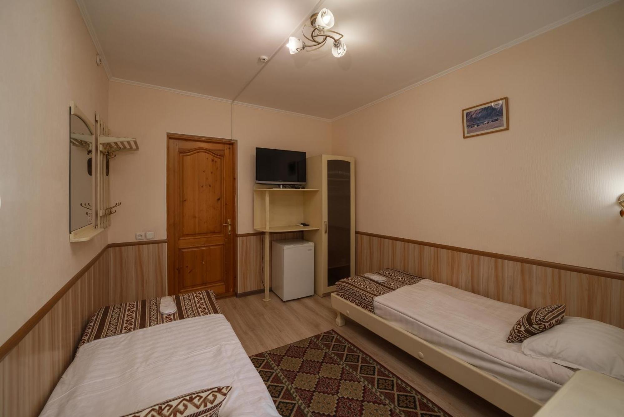 Alpinist Hotel Бішкек Екстер'єр фото