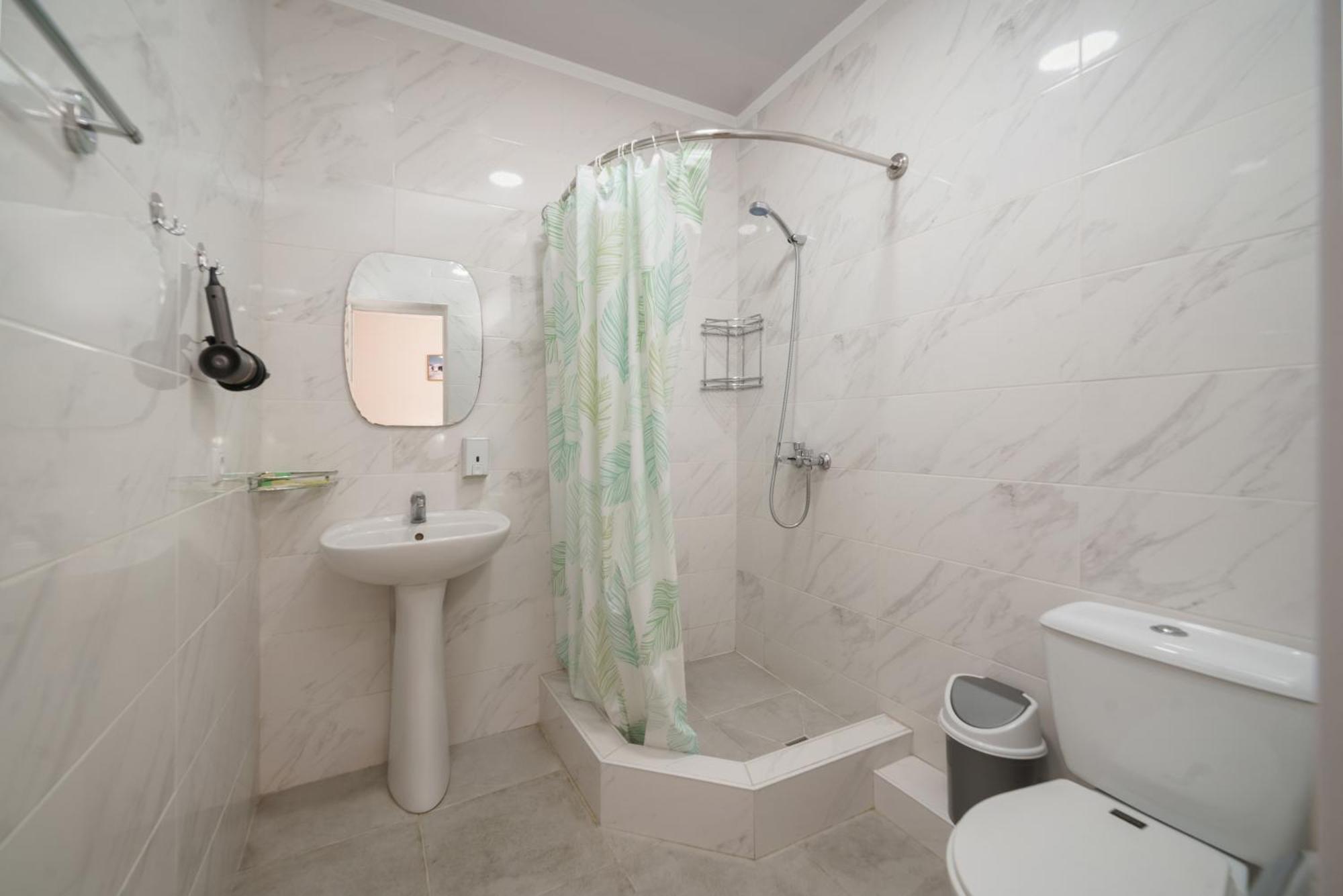 Alpinist Hotel Бішкек Екстер'єр фото