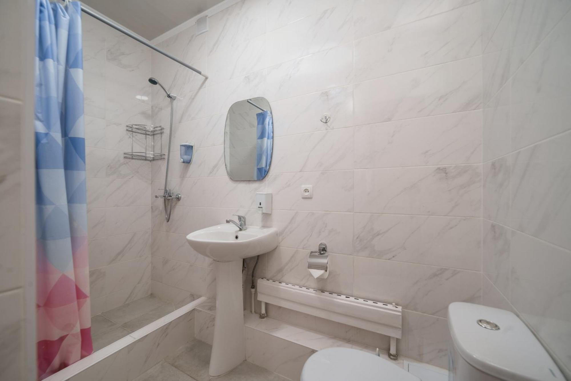 Alpinist Hotel Бішкек Екстер'єр фото