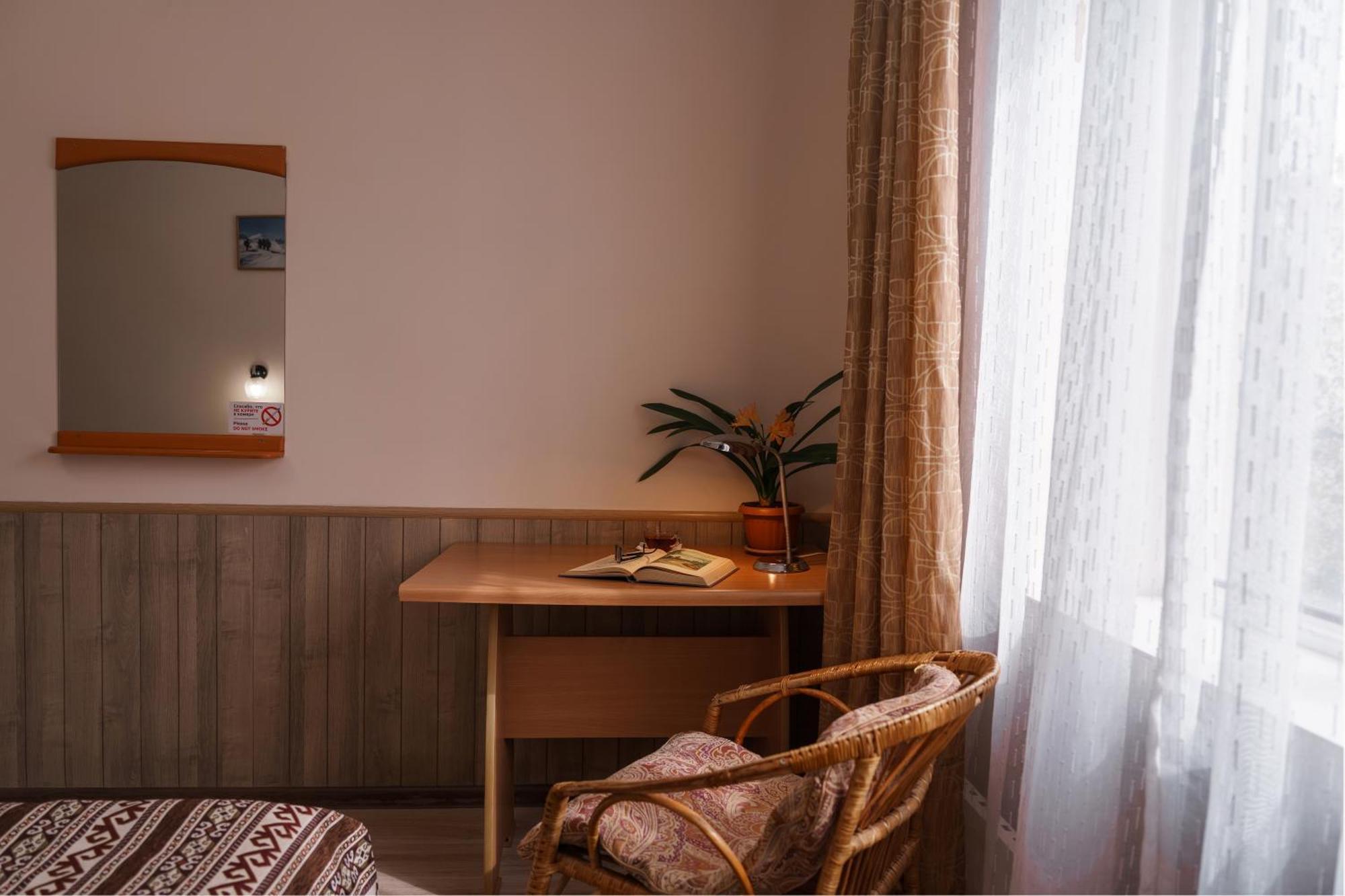 Alpinist Hotel Бішкек Екстер'єр фото