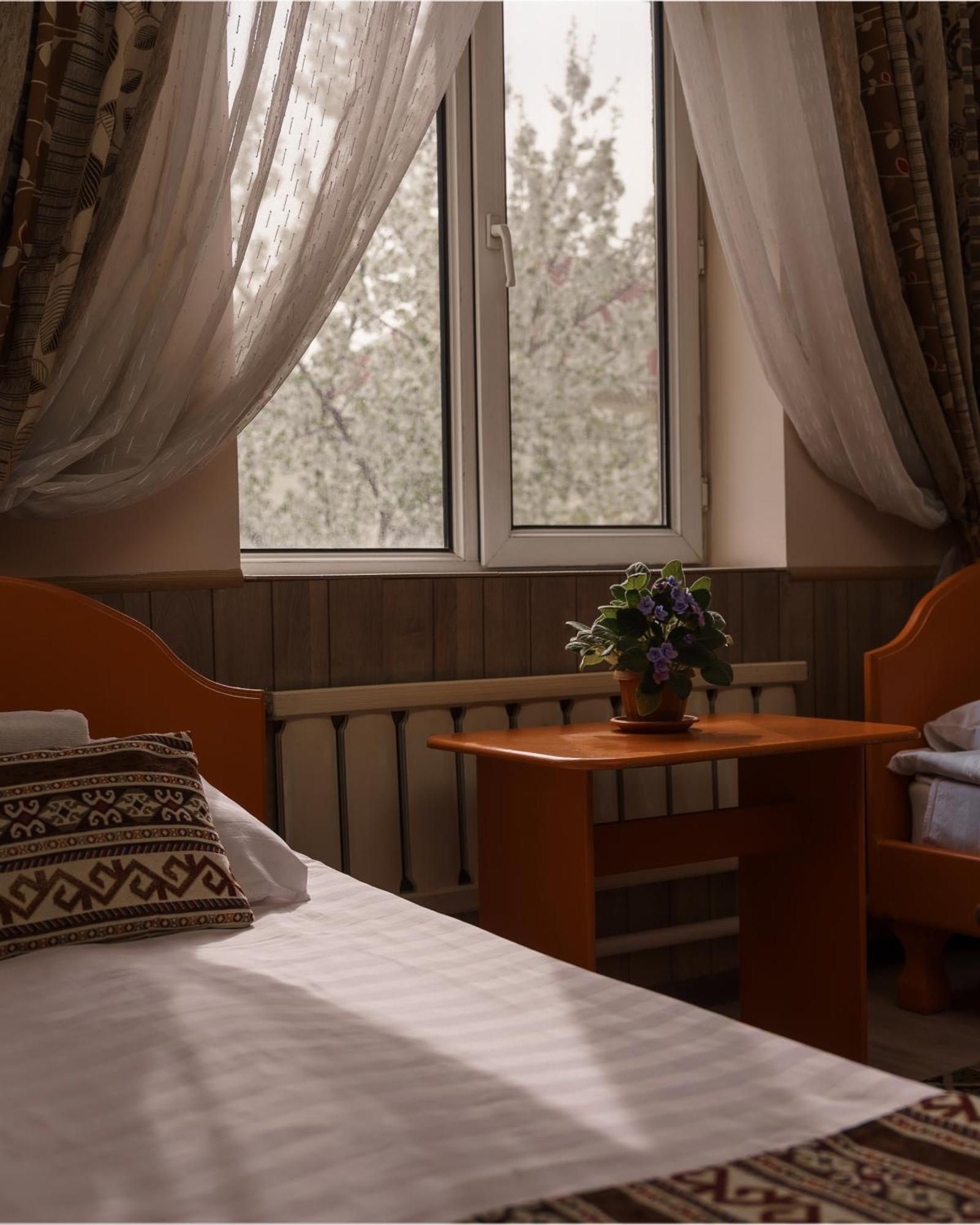Alpinist Hotel Бішкек Екстер'єр фото